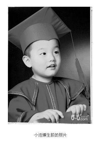 校車事故七： 

事故時間：2011年3月14日上午

事故原因：肇事校車超載超速

事故發生地：北京門頭溝

死亡人數：2名兒童死亡

受傷人數：3名兒童受傷

事故細節：2011年3月14日上午9點25分，在蓮石東路門頭溝路段小園村路口處，一輛大客車撞上路邊施工圍擋，鋼管從客車右前部插入車內，導致兩人身亡，其中一人為幼兒園園長劉某，一人是5歲的史浩博。事故還導致另外3名兒童受傷。當天，客車超載32人，時速為98公里/小時，超過限定的60公里/小時。肇事司機尤毅負全部責任。此客車系某汽車租賃公司所有，而34歲的肇事司機竟有10年的吸毒史。