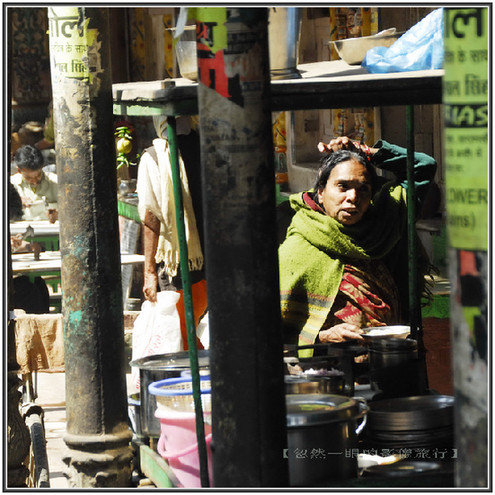 印度交通像廟會 校車很拉風(圖)
