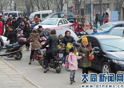 校園周圍鮮見“黑校車”