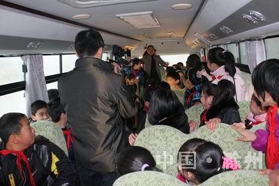 滁州天長消防舉辦校車疏散逃生演練 萬名師生駕駛員受益