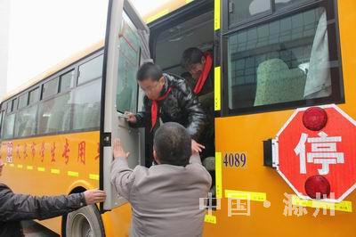 滁州天長消防舉辦校車疏散逃生演練 萬名師生駕駛員受益