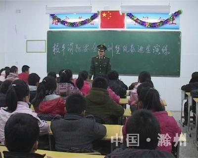 滁州天長消防舉辦校車疏散逃生演練 萬名師生駕駛員受益