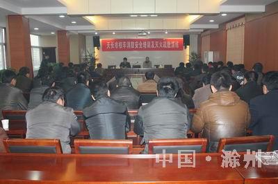 滁州天長消防舉辦校車疏散逃生演練 萬名師生駕駛員受益