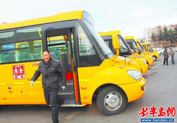 代表委員支招校車安全:運(yùn)營企業(yè)要有公益心