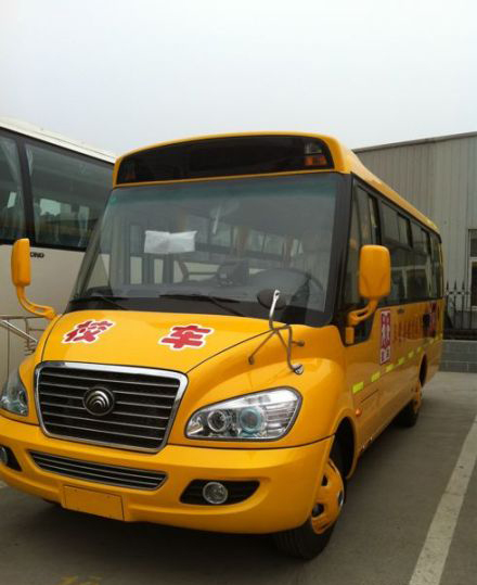 遼寧省阜新縣購進100輛宇通美式長頭校車