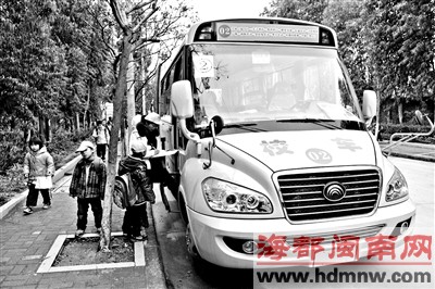 泉州8部“大鼻子”國標校車獲牌照（圖）