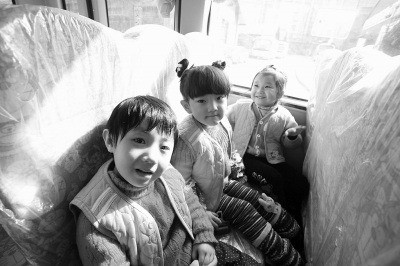 甘肅省“大鼻子”校車超 50輛