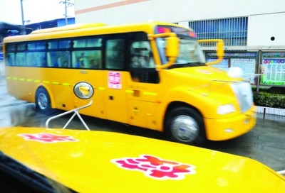太倉首批“大鼻子”校車服務農民工小學(圖)