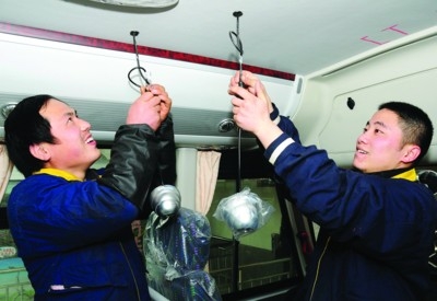 太倉首批“大鼻子”校車服務農民工小學(圖)