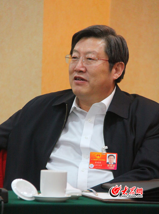 全國人大代表紛紛發(fā)言 支招校車安全