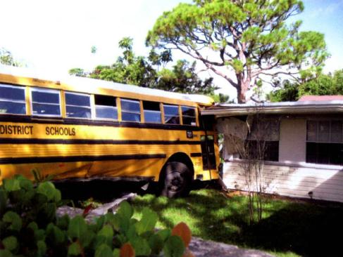 美國校車：一項延續百余年的安全工程(圖)