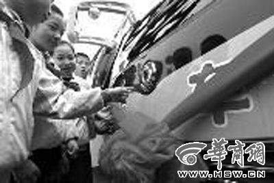 寶雞13區縣各受贈一輛校車