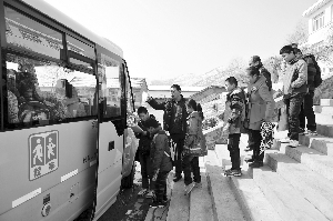 蔣婉求：校車行駛該有特權   司機可享受教師待遇(圖)