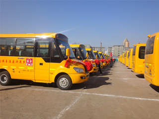 137臺宇通“長鼻子”開進(jìn)吉林村小