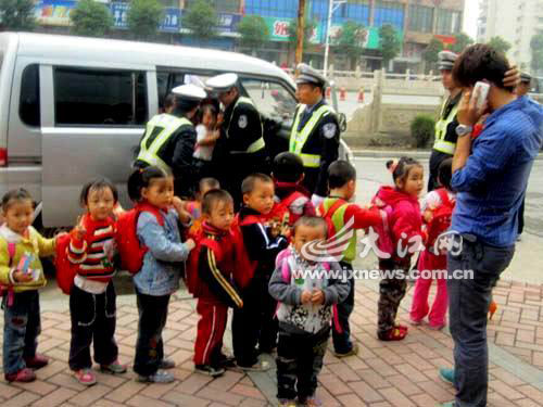 超載校車，不能承受生命之重（圖）