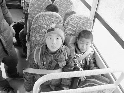 安全校車何時(shí)“路路通”(組圖)