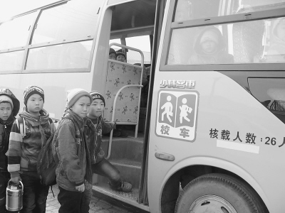 安全校車何時(shí)“路路通”(組圖)