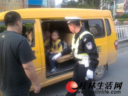 《校車安全管理條例》出臺  桂林司機和學校反應慢半拍