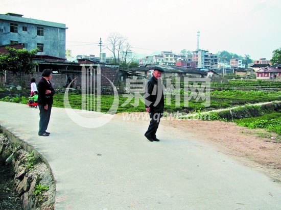 安溪長坑:一幼兒園校車碰倒幼兒