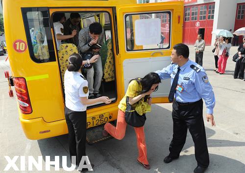 青島：“護校安園”改善校車出行環境