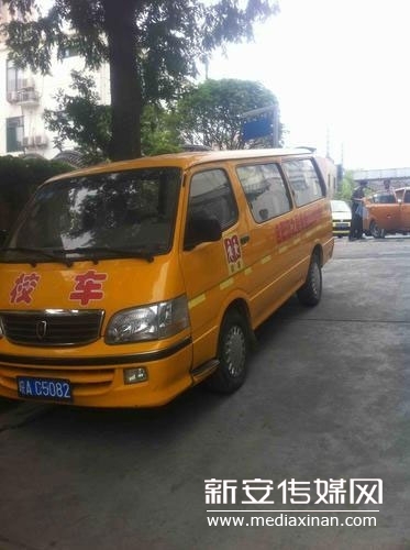 合肥一輛幼兒園校車碰倒2歲半女童