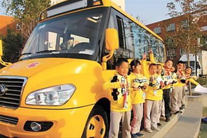 慈溪首批大鼻子校車上路了(圖)