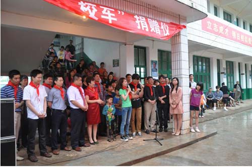 湖南衛(wèi)視辦公益“快樂校車”進(jìn)校園