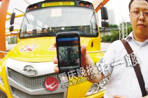 智能大鼻子校車：遇障礙自動剎車