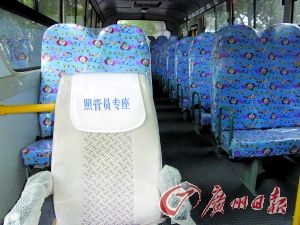 探營“新校車”(圖)