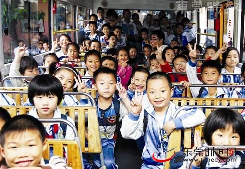 東莞：中小學校車走公交道不罰款(圖）