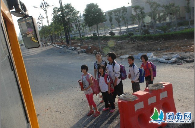 泉州校車優先路權難以保障 運營方稱每月虧損(圖)