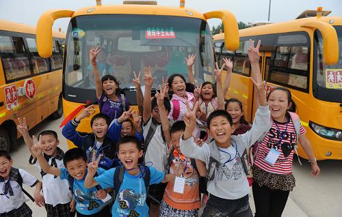 安徽：1617名農村學生坐上安全校車(圖)