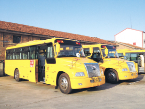 滄州:大鼻子校車入戶 家長放心的校車(圖) 滄州:大鼻子校車入戶 家長放心的校車(圖)
