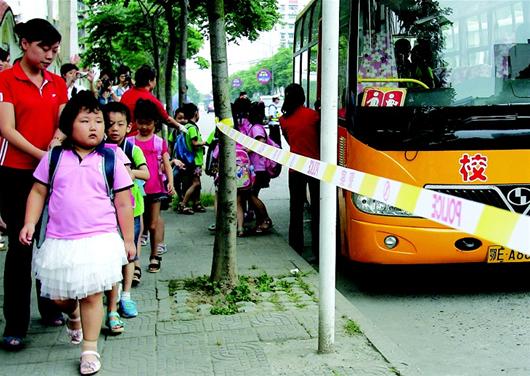 宜昌舉行校車安全演練(圖)