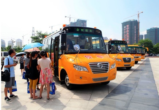 福建：大鼻子校車來襲 校車安全又上一層樓