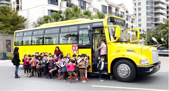 福建：大鼻子校車來襲 校車安全又上一層樓