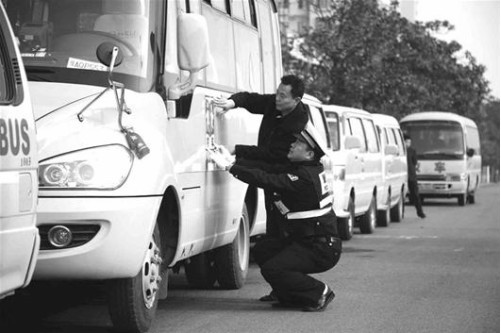 武漢：“野校車”橫行（圖）