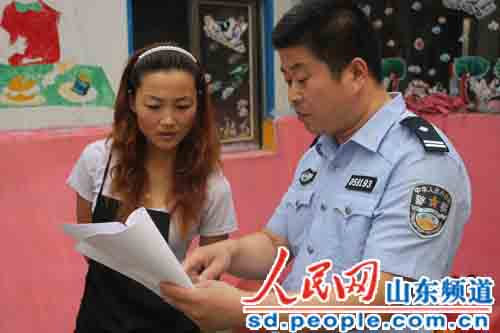 嘉祥:交警關(guān)注暑期幼兒園校車安全