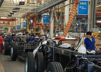 印象河南 采訪團走入宇通客車生產第一線