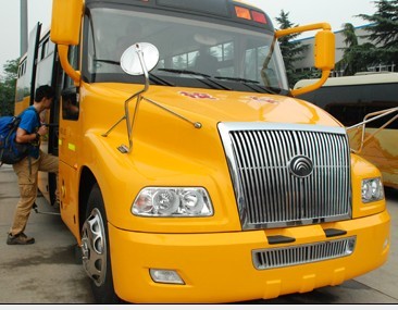 印象河南 采訪團走入宇通客車生產第一線