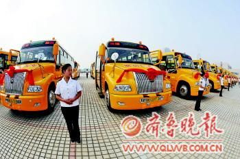 青島黃島開發區：100多個偏遠社區通校車(組圖)