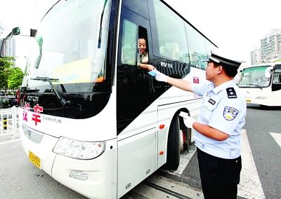 新買校車將發專門校車標牌