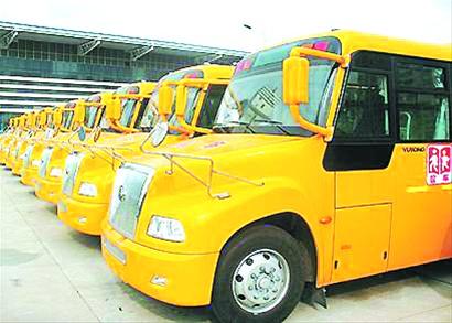 青島70輛新能源大鼻子校車啟用 記者跟車體驗(圖)