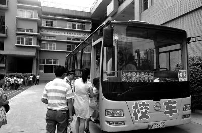 福建:校車超載民警能“隔空叫停” 福建:校車超載民警能“隔空叫停”