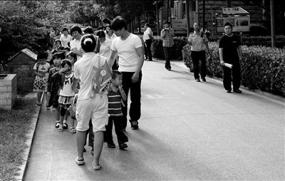 北京：校車禁入小區民警護送入園