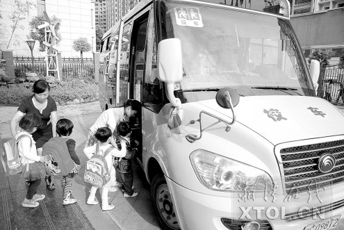 湘潭市落實(shí)《校車(chē)安全管理?xiàng)l例》情況調(diào)查(圖)