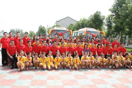 龍文教育基金捐贈愛心校車 大愛彰顯(圖)