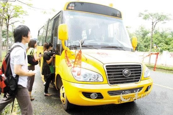 深圳：大鼻子屈指可數(shù) 舊校車仍唱主角