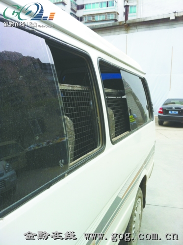 別把校車當“囚車”交警：加裝鐵絲網威脅幼兒安全