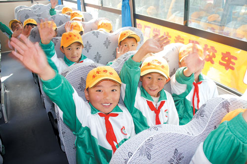 青海湟源：實(shí)現(xiàn)校車在農(nóng)村寄宿制學(xué)校全覆蓋